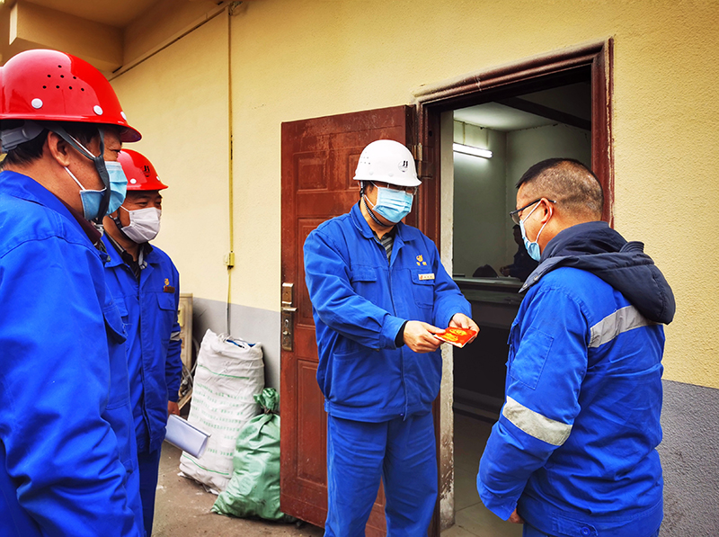 暖心!衡钢为一线困难员工送上“特殊救助金”